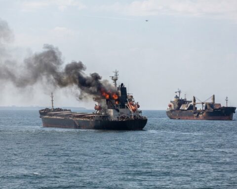 La Russie frappe deux navires commerciaux près d’Odessa, dont un cargo allemand