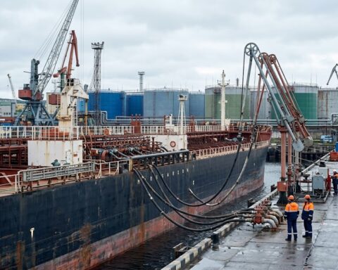 Les importateurs russes bloquent la vente d’essence indienne arrivée à Mourmansk