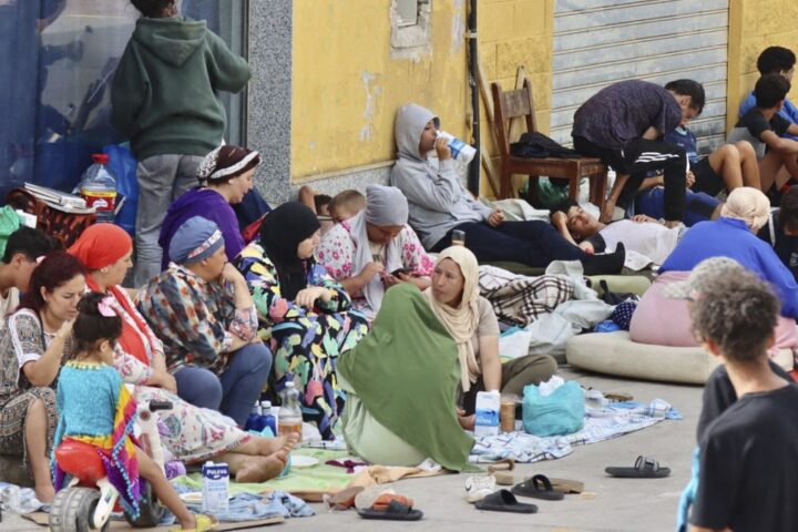 À Ceuta, 300 femmes et enfants marocains fuient la violence et risquent le trafic humain