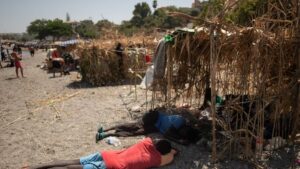 À Ceuta, des milliers de migrants vivent toujours dans des conditions précaires trois semaines après une crise migratoire