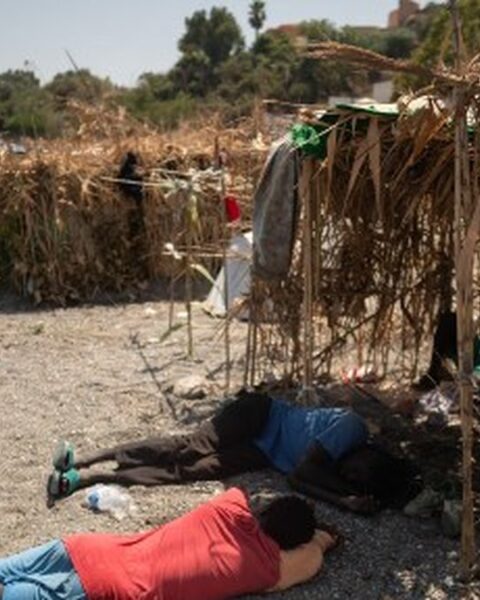 À Ceuta, des milliers de migrants vivent toujours dans des conditions précaires trois semaines après une crise migratoire