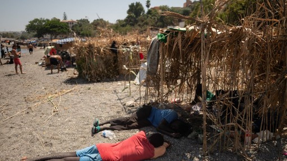 À Ceuta, des milliers de migrants vivent toujours dans des conditions précaires trois semaines après une crise migratoire