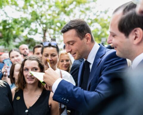 À la Foire de Châlons, les électeurs du RN imaginent Jordan Bardella comme Premier ministre
