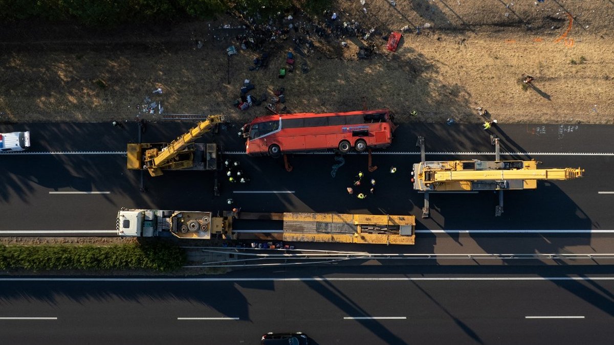 Accident de bus en Hongrie : 12 morts et 37 blessés, le conducteur placé en garde à vue
