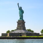 Accident mortel dans le port de New York : un bateau de tourisme se renverse près de la Statue de la Liberté