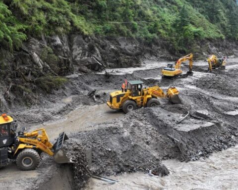 Alerte au Népal suite à la rupture d'un lac tibétain, plus de 1400 disparus