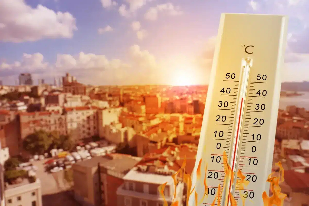 Alerte canicule : 21 départements du Centre et de l'Ouest passent en vigilance orange, portant le total à 43 avec des températures dépassant les 40°C.