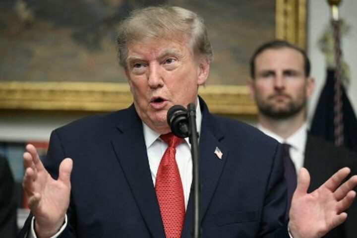 Analyse des défis économiques et géopolitiques de Donald Trump à l'approche des élections de mi-mandat