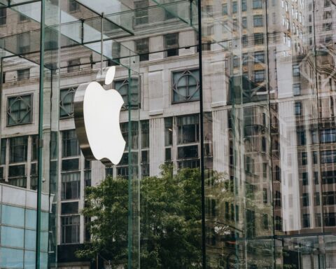 Apple retire sa publicité sur le baby-sitting électronique : quelles en sont les raisons ?