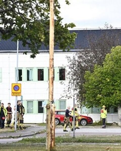 Attaque à l'épée dans un lycée suédois : trois adolescents blessés, l'assaillant arrêté et motif flou