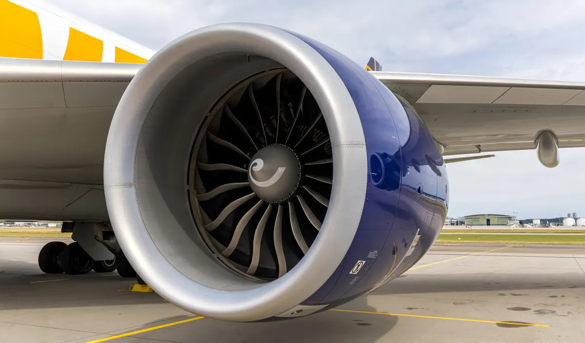 Boeing obtient enfin la certification du 737 MAX 7 après avoir commandé 300 avions depuis 2019, mais la livraison est tardive.