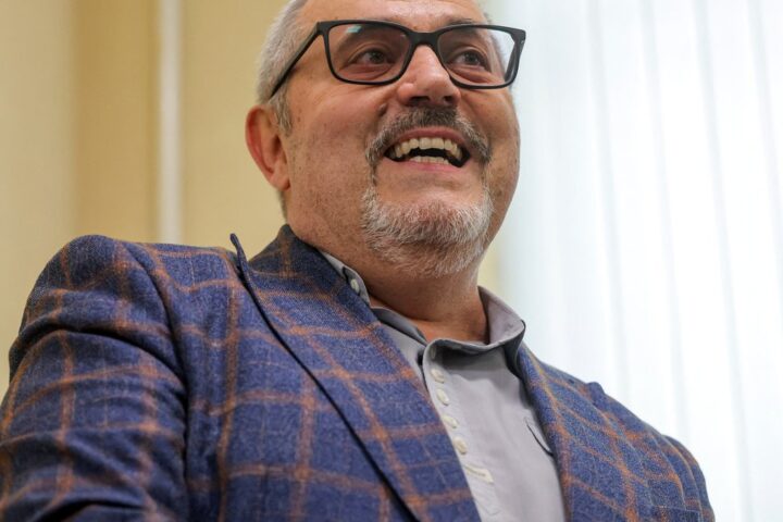 Boris Nadejdine, opposant à Poutine, quitte la Russie pour se réfugier en France