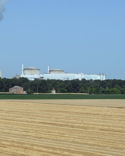 Canicule dans le Sud-Ouest : EDF stoppe le réacteur n° 2 de la centrale de Golfech