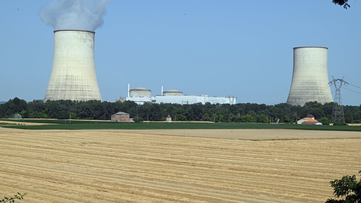 Canicule dans le Sud-Ouest : EDF stoppe le réacteur n° 2 de la centrale de Golfech