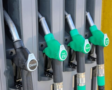 Carburant : la prolongation de l'aide de 100 euros jusqu'au 31 août expliquée.