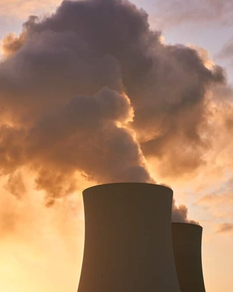 Centrale nucléaire : les raisons de l'arrêt des réacteurs d'EDF face à la baisse du niveau des fleuves.