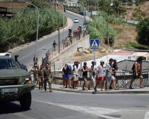 Ceuta : l'extrême droite exploite l'afflux de 60 000 migrants pour des fins politiques