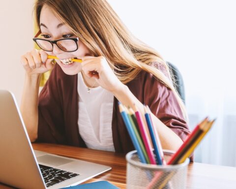 Chômage des jeunes : l'OIT met en garde contre une crise mondiale imminente en 2025.