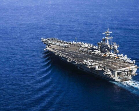 Conditions de vie alarmantes pour les marins de l'USS Abraham Lincoln en mer durant la guerre en Iran