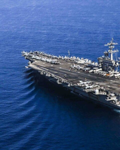 Conditions de vie alarmantes pour les marins de l'USS Abraham Lincoln en mer durant la guerre en Iran