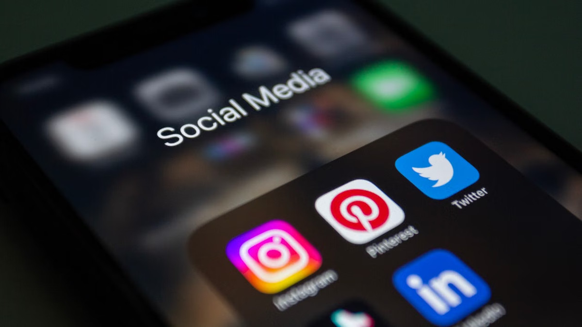 Conseil constitutionnel censure la loi sur l'interdiction des réseaux sociaux aux moins de 15 ans