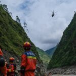 Crue au Népal : 800 morts et 3 000 disparus dans une région touchée par un glissement de terrain
