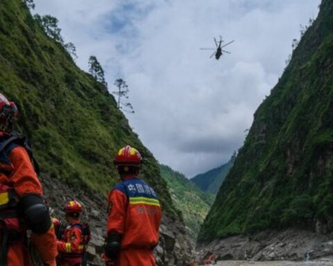 Crue au Népal : 800 morts et 3 000 disparus dans une région touchée par un glissement de terrain