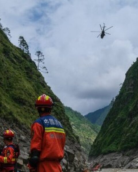 Crue au Népal : 800 morts et 3 000 disparus dans une région touchée par un glissement de terrain