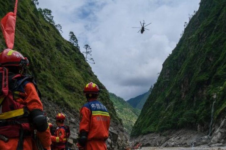Crue au Népal : 800 morts et 3 000 disparus dans une région touchée par un glissement de terrain