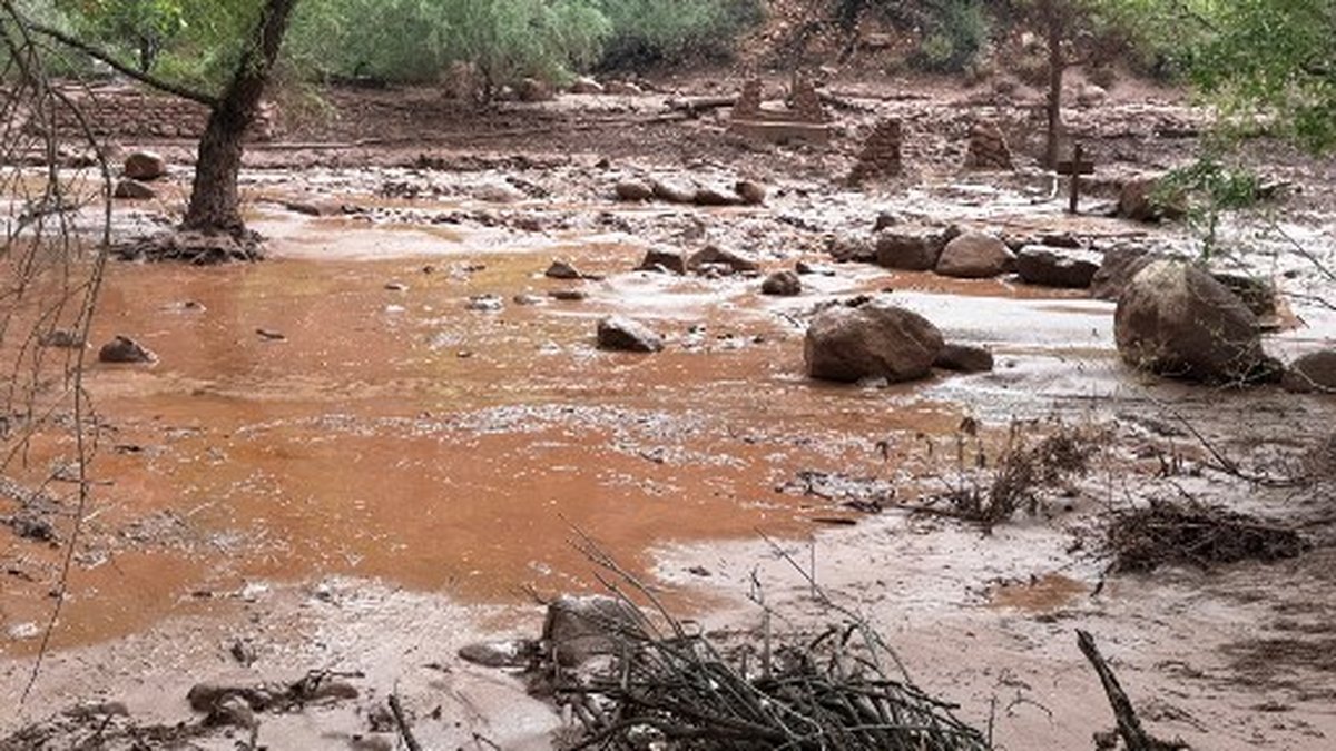 Crue éclair dans le Grand Canyon : au moins un mort et quinze disparus après des inondations dévastatrices