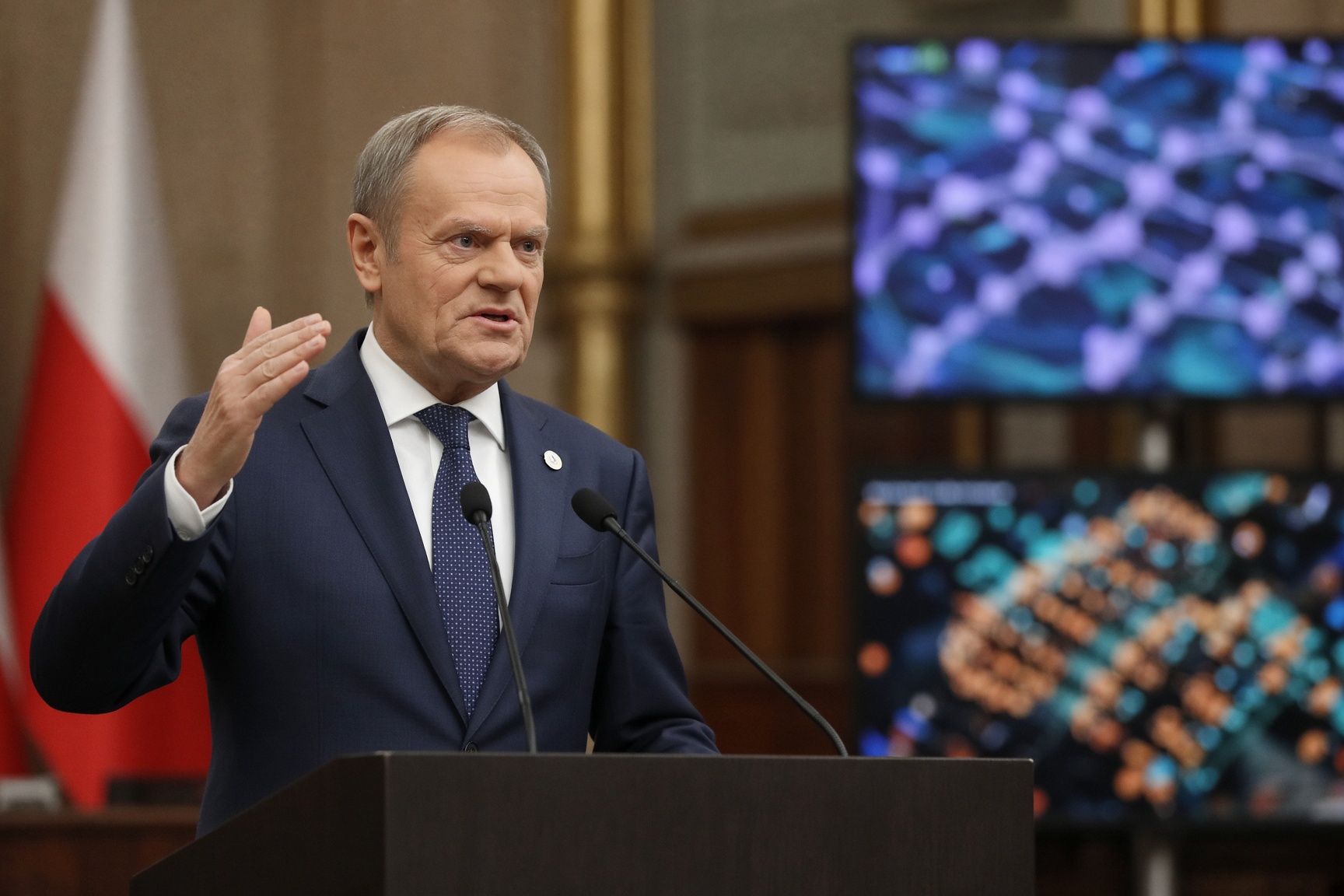 Donald Tusk accuse le PiS de liens politiques avec le scandale Zondacrypto