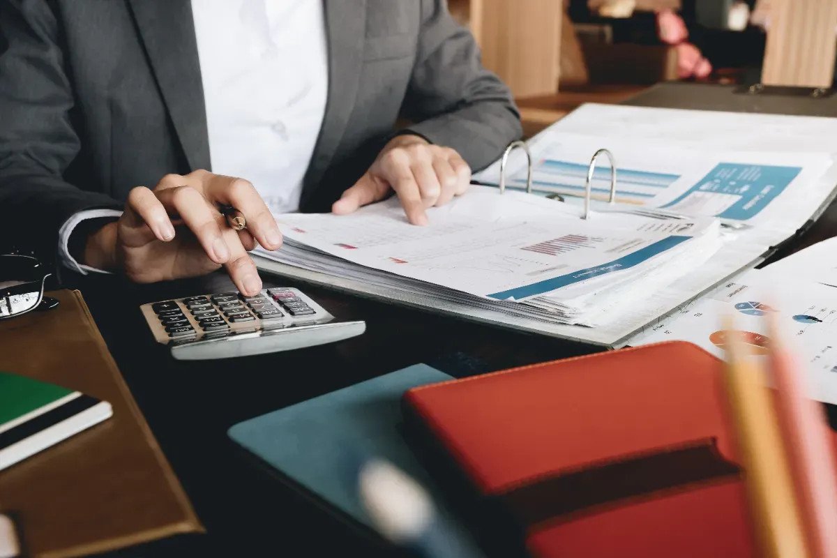 De nombreux retraités estiment percevoir une pension satisfaisante, mais le seuil pour entrer dans le top 10% des revenus élevés étonne la population.