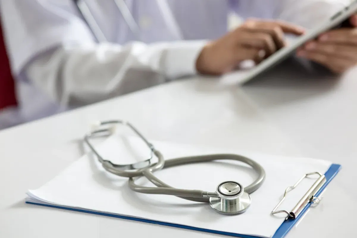 Des médecins hospitaliers contraints de rembourser jusqu'à 80 000 € de primes : « Nous sommes critiqués pour avoir accepté ce qui nous a été attribué »