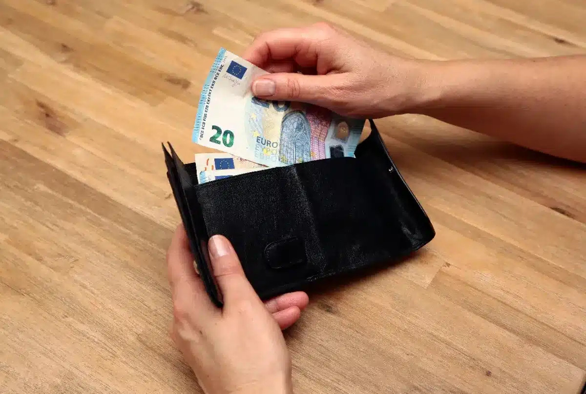 Des plafonds de paiements en espèces bientôt appliqués dans toute l'Europe : une surprise pour les consommateurs.