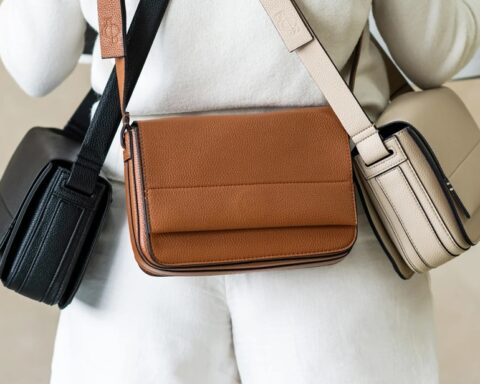 Deux créatrices montréalaises lancent des sacs à main en cuir végane au design intemporel