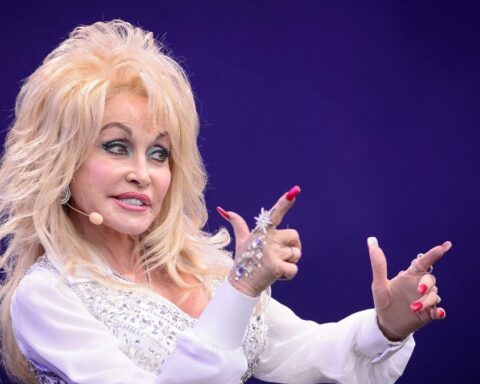 Dolly Parton, icône de la musique country, est morte à 80 ans, annonce sa famille