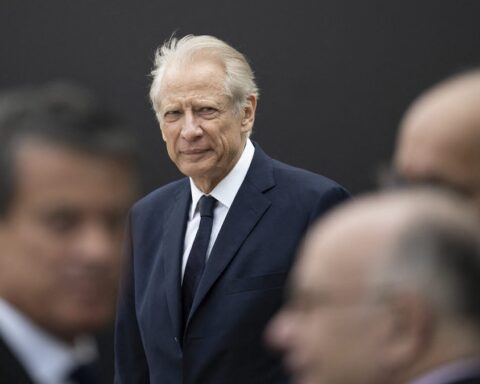 Dominique de Villepin se lance sur les réseaux sociaux pour séduire à l'approche de la présidentielle de 2027