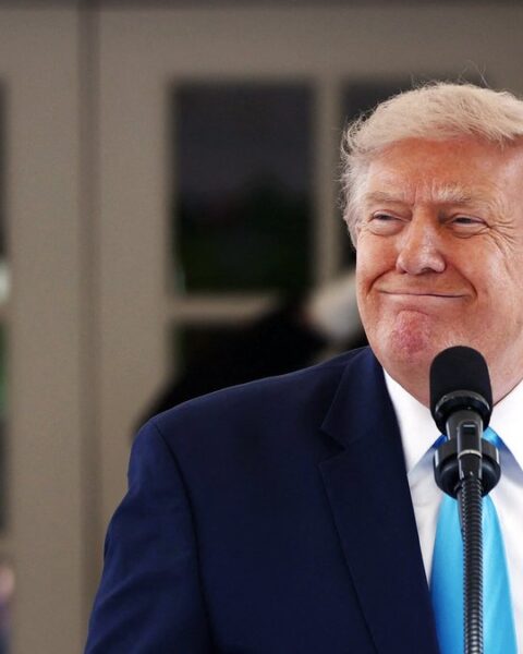 Donald Trump annonce une reprise des pourparlers avec l'Iran, Téhéran dément
