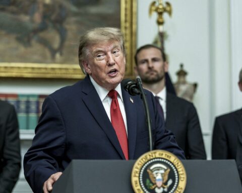 Donald Trump critique la charia à Paris et Londres, promet une interdiction aux États-Unis