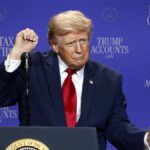 Donald Trump critique les propriétaires de voitures électriques, les qualifiant de "malades" à Las Vegas