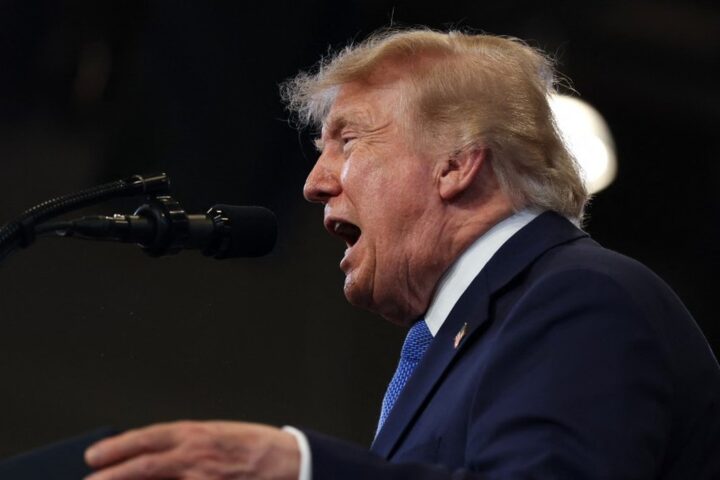 Donald Trump met en avant un article saluant les mesures de Joe Biden sur la baisse des prix des médicaments