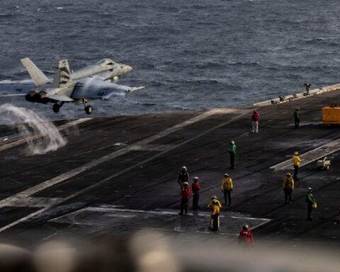Donald Trump relance l'utilisation des catapultes à vapeur sur les nouveaux porte-avions américains avec un coût élevé