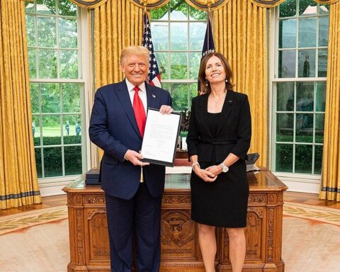 Donald Trump signe un décret controversé sur les vaccins et l'autisme aux États-Unis