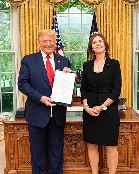Donald Trump signe un décret controversé sur les vaccins et l'autisme aux États-Unis