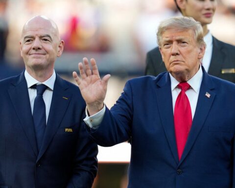 Donald Trump soutient Gianni Infantino et menace la FIFA d'un changement de présidence