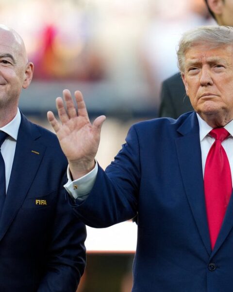 Donald Trump soutient Gianni Infantino et menace la FIFA d'un changement de présidence