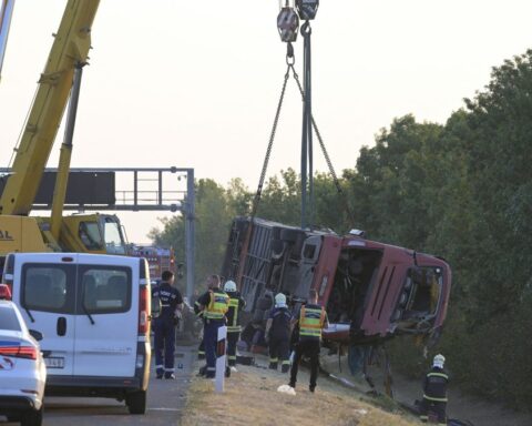 Douze morts et 37 blessés dans un accident de bus en Hongrie sur l'autoroute M3