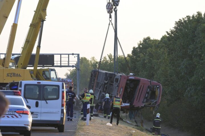 Douze morts et 37 blessés dans un accident de bus en Hongrie sur l'autoroute M3