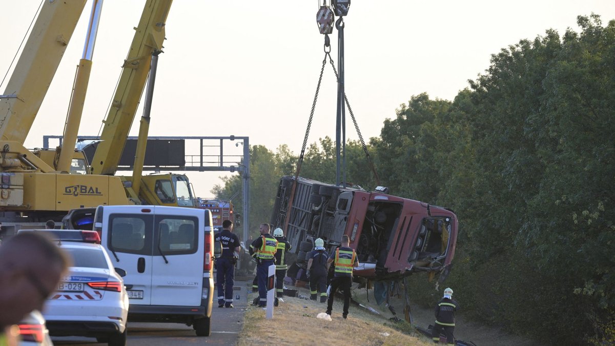 Douze morts et 37 blessés dans un accident de bus en Hongrie sur l'autoroute M3