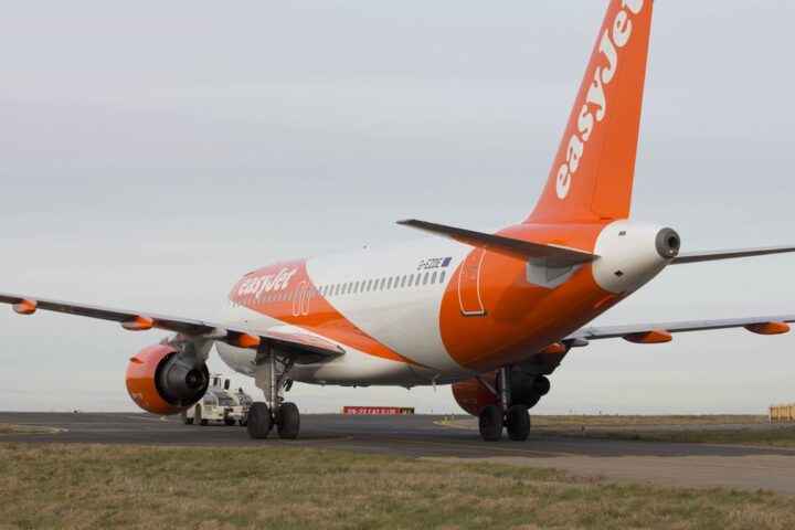 EasyJet acquise par le fonds Apollo pour 6,7 milliards d'euros, finalisation prévue début 2027